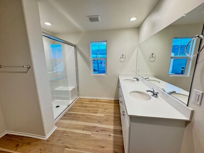 Building Photo - Newly built 5 + 3 With Solar! $4000/Month
