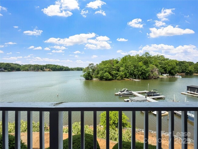 Building Photo - 9808 Emerald Point Dr