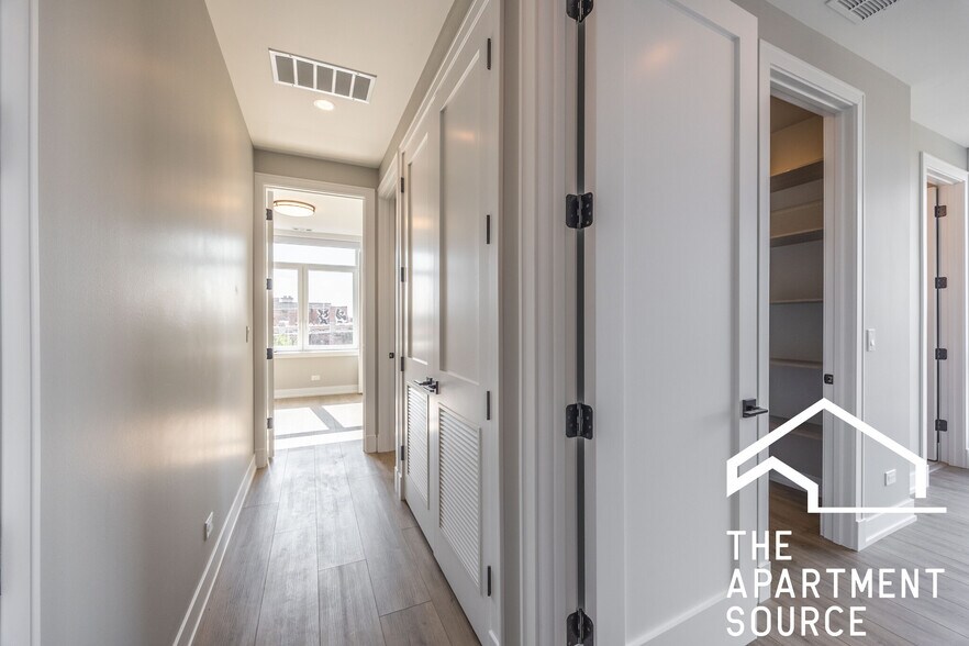 Building Photo - 2355 W Flournoy St