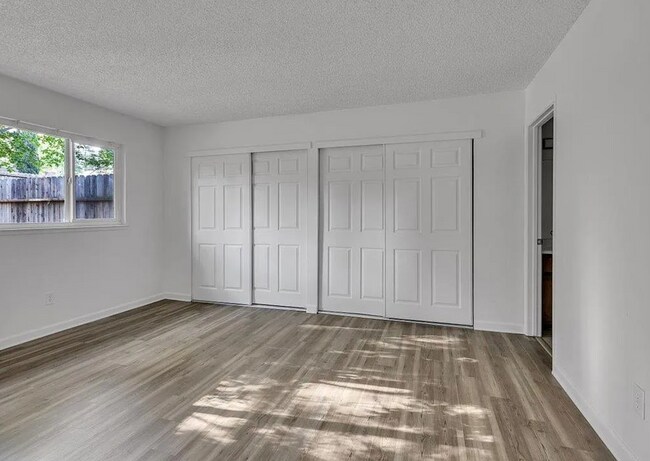 Building Photo - Beautiful 3/2 duplex in Citrus Heights!