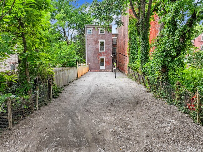 Building Photo - 427 Whiteman St