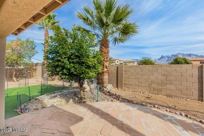Building Photo - 9162 N Treasure Mountain Dr