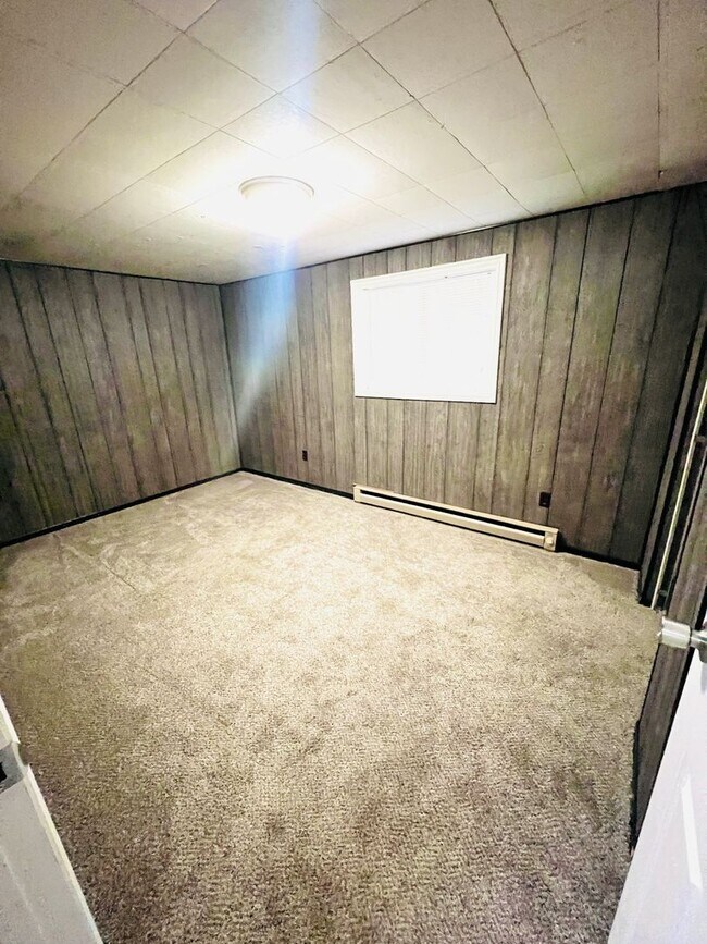 Building Photo - Beautiful 4 Bedroom 3-Bathroom Home