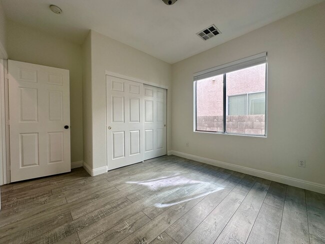 Building Photo - 4 BED 3 BATH HOME W/BONUS ROOM IN GATED COMMUNITY