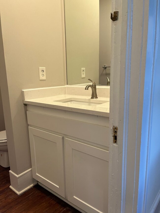 Building Photo - Very Spacious 2/2.5 Condo w/ Off-Street Pa...