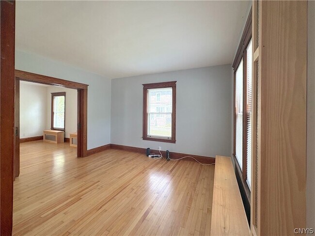 Building Photo - 3565 Oneida St