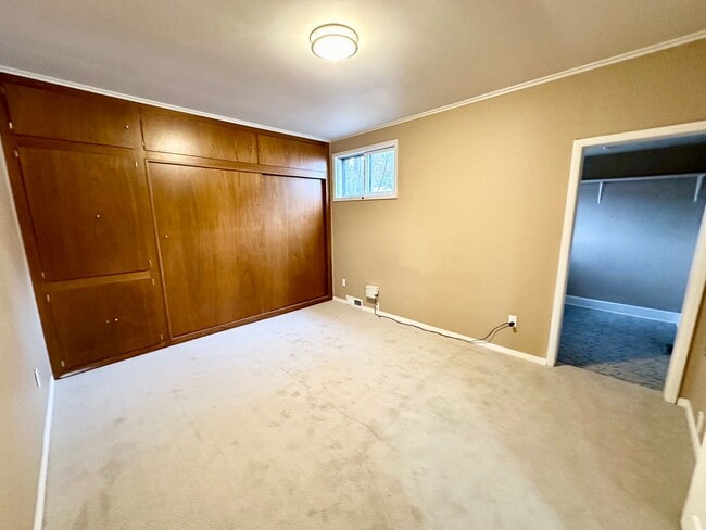 Building Photo - Inviting 3 Bed, 1 Bath Home in Roslyn, Whe...