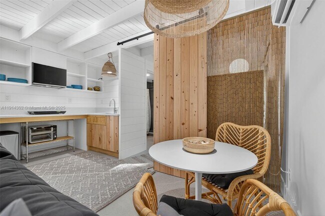 Building Photo - 11324 Palm Tree Ln