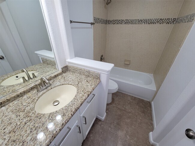 Building Photo - 2814 Bay Springs View