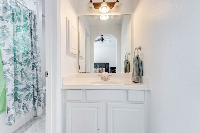 Building Photo - 26511 Cresent Cove Ln