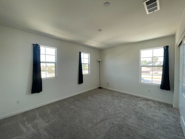 Building Photo - 5-Bedroom Home, Including In-Law Suite, in...