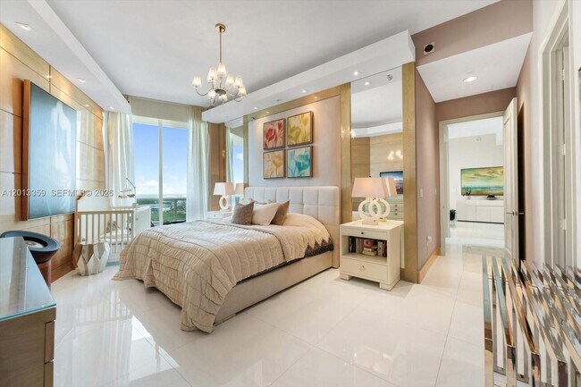 Building Photo - 15811 Collins Ave