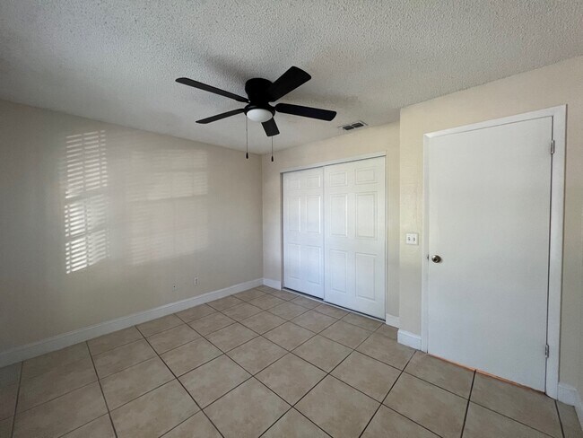 Building Photo - 5405 Lake Margaret Dr