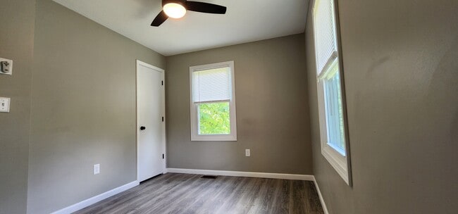 Building Photo - Woodland Hills