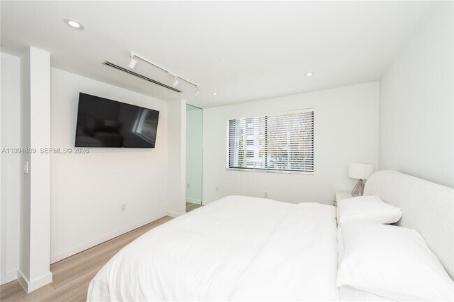 Building Photo - 255 Galen Dr