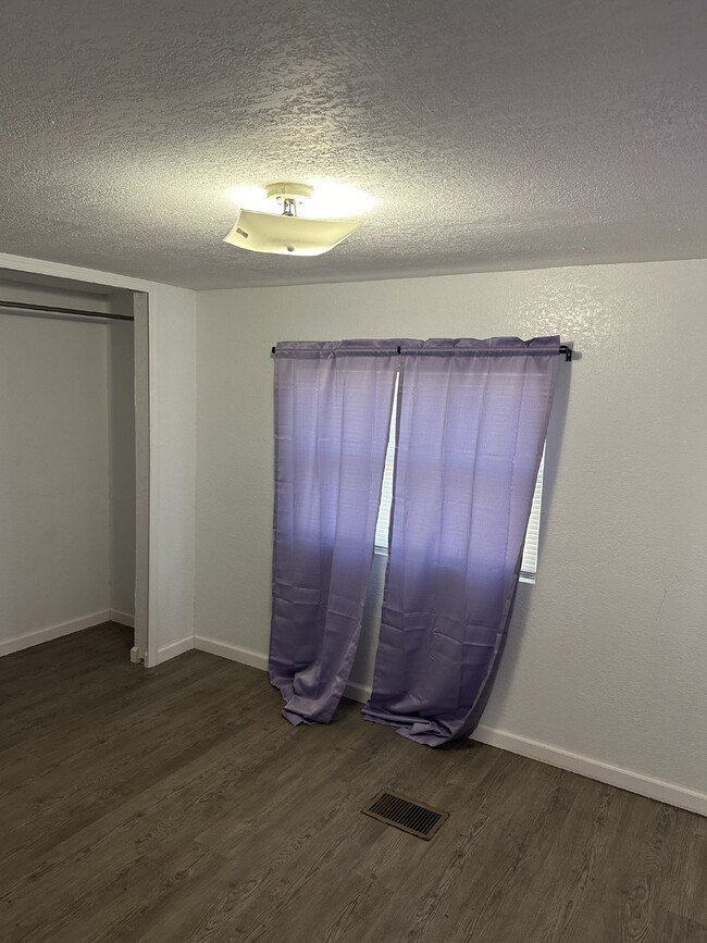 Building Photo - Completely remodeled 2 bedroom, 1.5 bath H...
