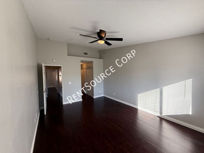 Building Photo - 2 Bedroom/2.5 Bathroom Two Story Town Home...