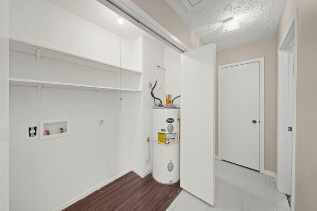 Building Photo - 16107 Grassy Creek Dr