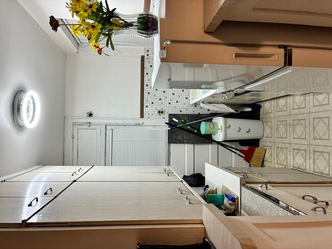 Building Photo - 5443 N Campbell Ave