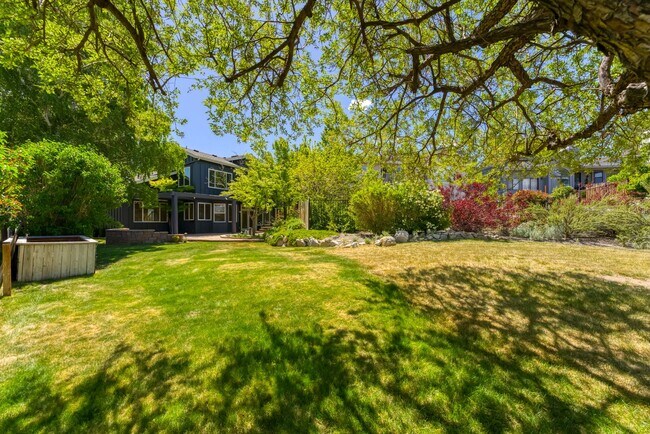 Building Photo - Interior Style you want, in the School zones you want, Plus Panoramic Views!