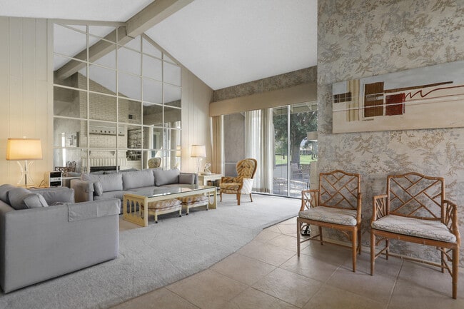 Building Photo - 175 Gran Via