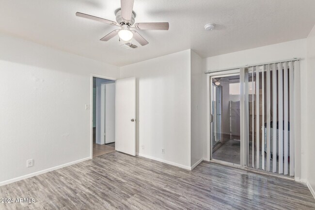 Building Photo - 511 W Blackhawk Dr