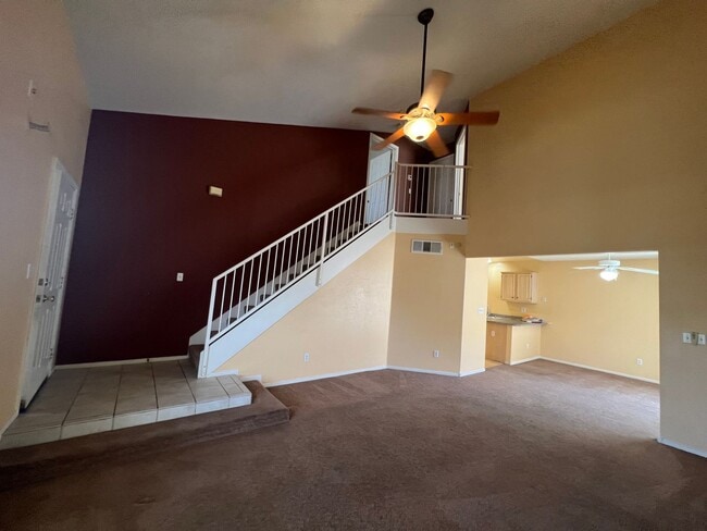 Building Photo - Spacious 2bed/ 2.5 bath Townhouse in Gated Community