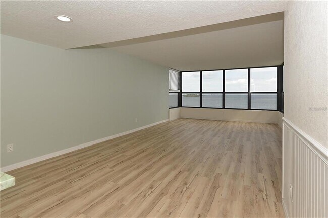 Building Photo - 300 Woodette Dr