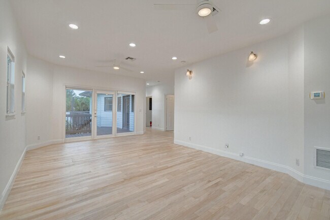 Building Photo - 21 Oceanview Dr