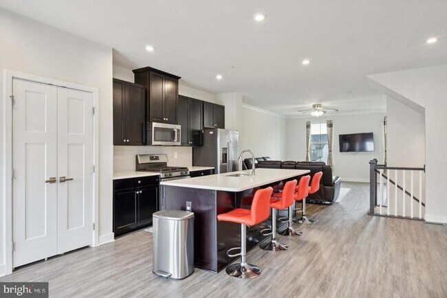 Building Photo - 6070 Fallfish Ct