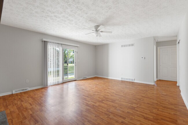 Building Photo - 1200 Tishoff Dr