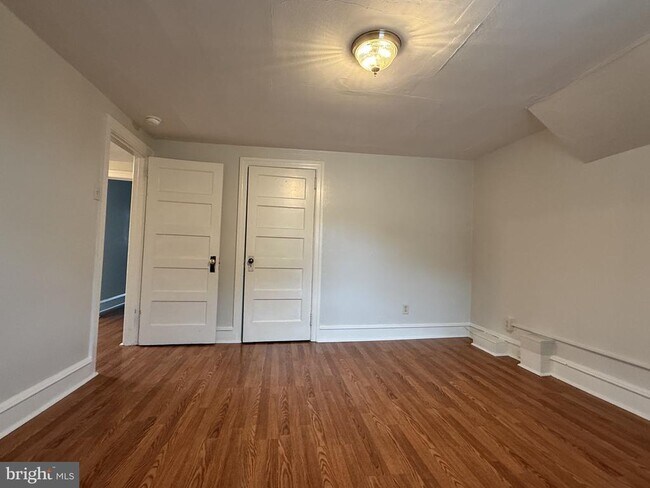 Building Photo - 19 E Pothouse Rd