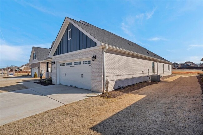 Building Photo - Beautiful 4BR/2.5BA  Full Brick Home in Co...