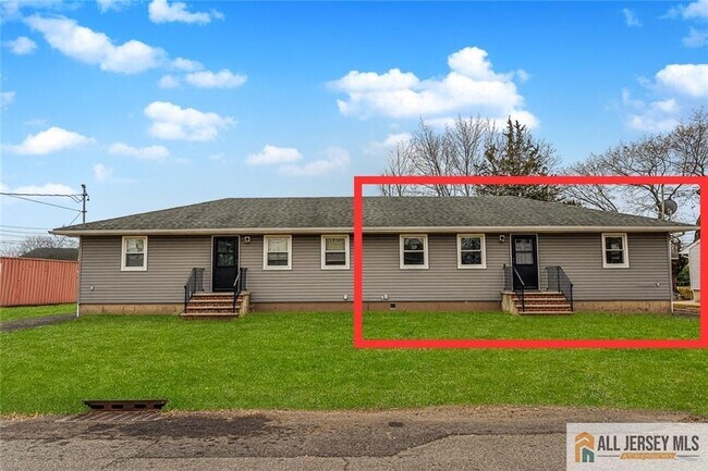 Building Photo - 1036 Apache St