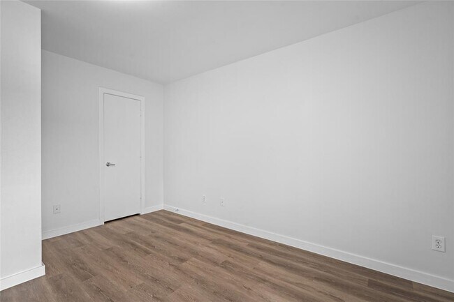 Building Photo - 811 Robin St