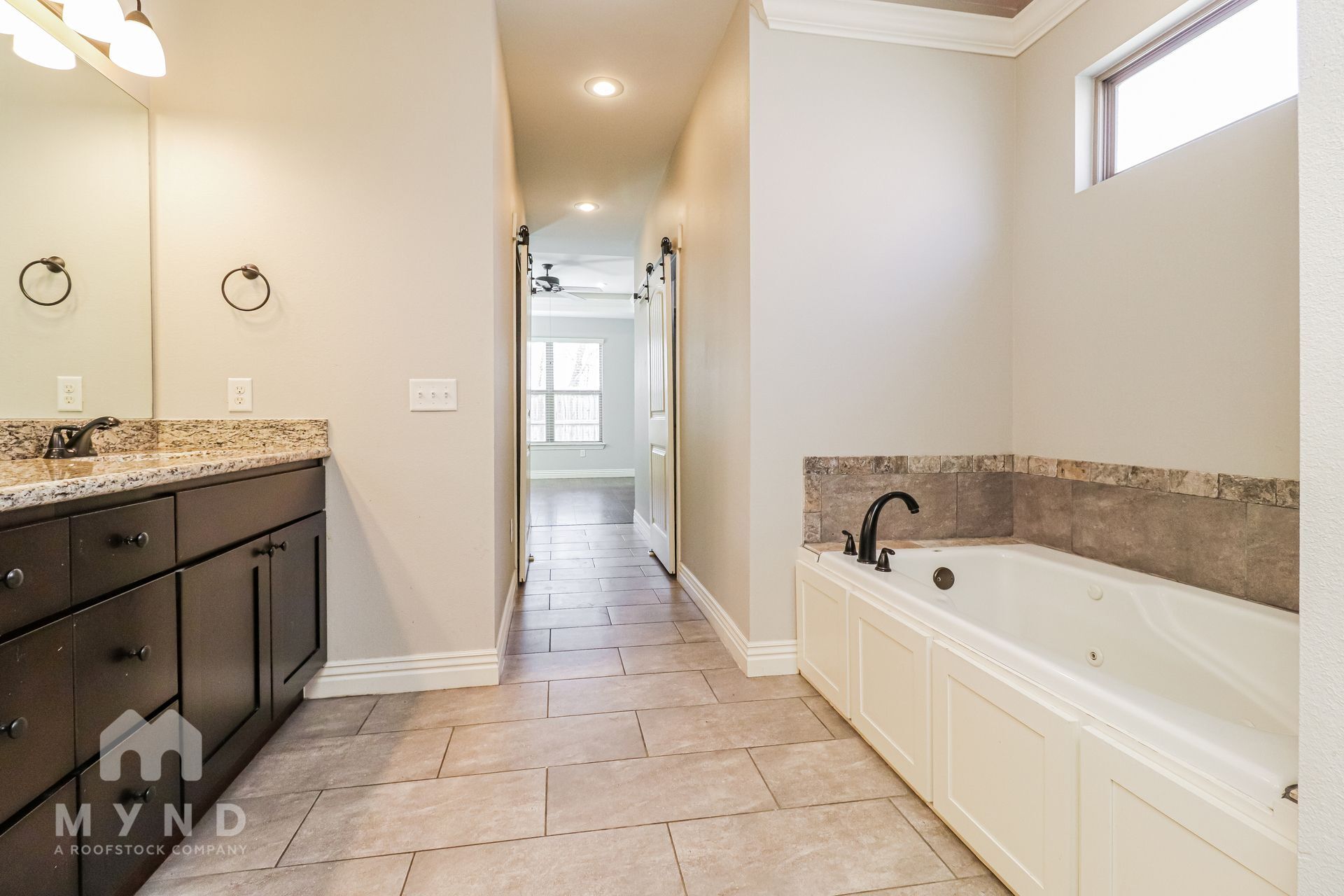 Building Photo - 610 Hawthorn Way