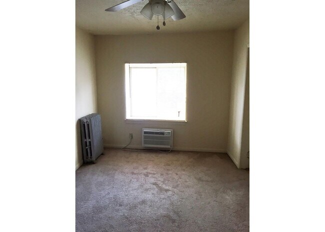 Interior Photo - Telford 3405