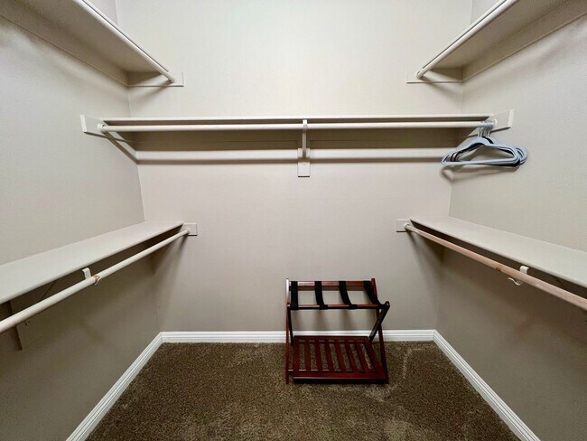 Building Photo - 3555 Meridale Dr