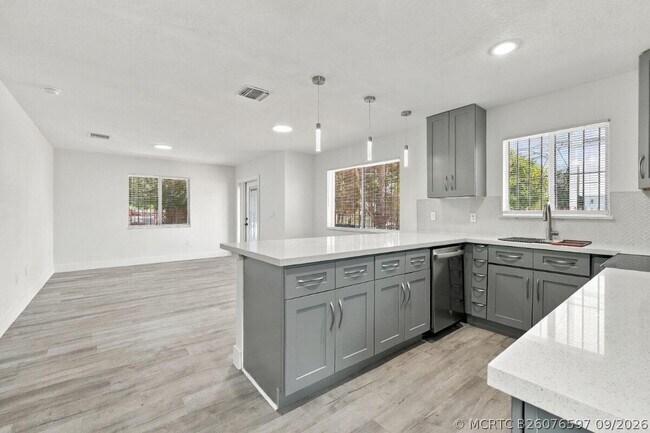Building Photo - 4952 NW 21st Ave
