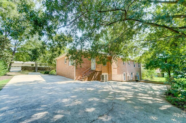 Building Photo - Fully Remodeled Ranch Style Home In South ...