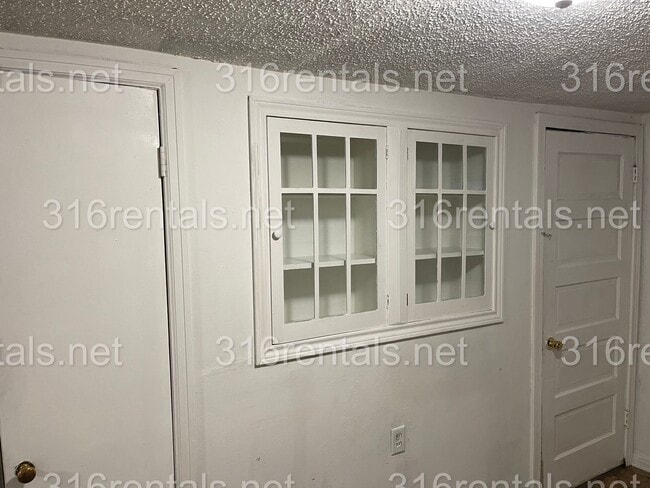 Building Photo - $775 - 2 bed 1 bath - Single Family Home
