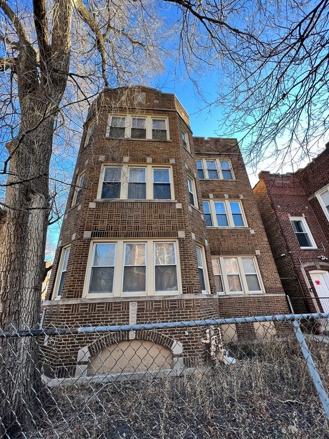 Building Photo - Cozy 1-Bedroom Apartment with Office Nook ...