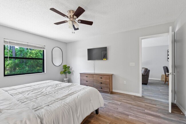 Building Photo - Ready to move in!