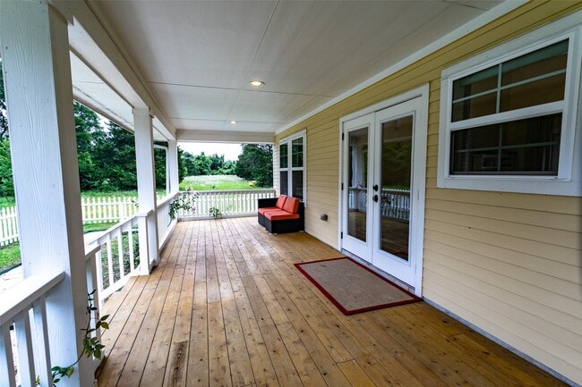 Building Photo - 404 N Meyersville Rd