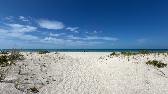 Building Photo - Luxury Furnished Longboat Key Retreat with Private Beach Club Access & Golf Course Views Remodele...