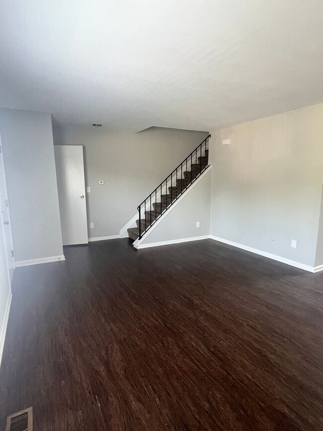 Building Photo - Butler Township: Spacious 2 bedroom/1.5 Ba...