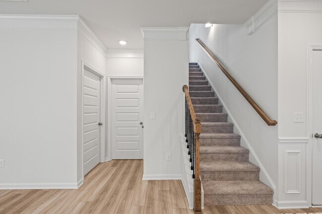Building Photo - 326 Red Tail Dr