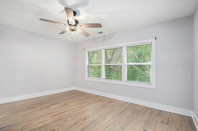 Building Photo - 4 Bedroom 3 Bath w/ Full Studio Basement