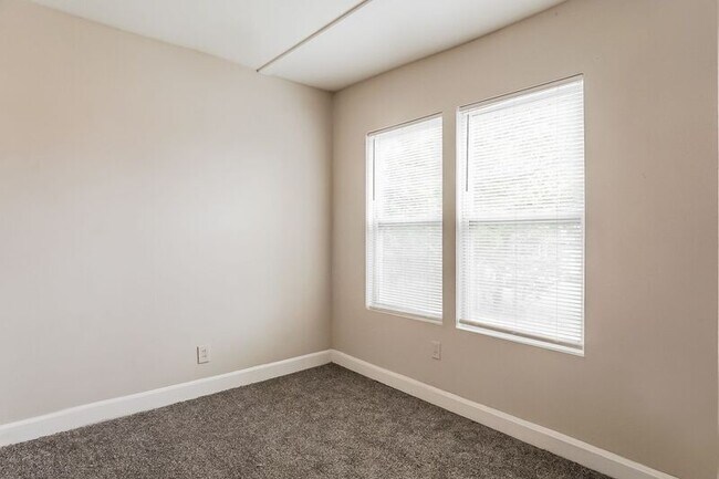 Building Photo - 1000 46th St Ensley