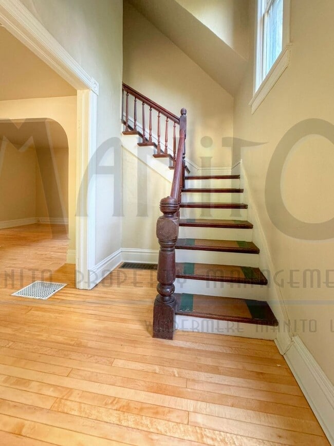 Building Photo - *COMING SOON* Vintage Craftsman In Prime L...